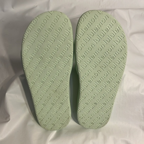 Lululemon Restfeel Slide Kohlrabi Green - Picture 2 of 15